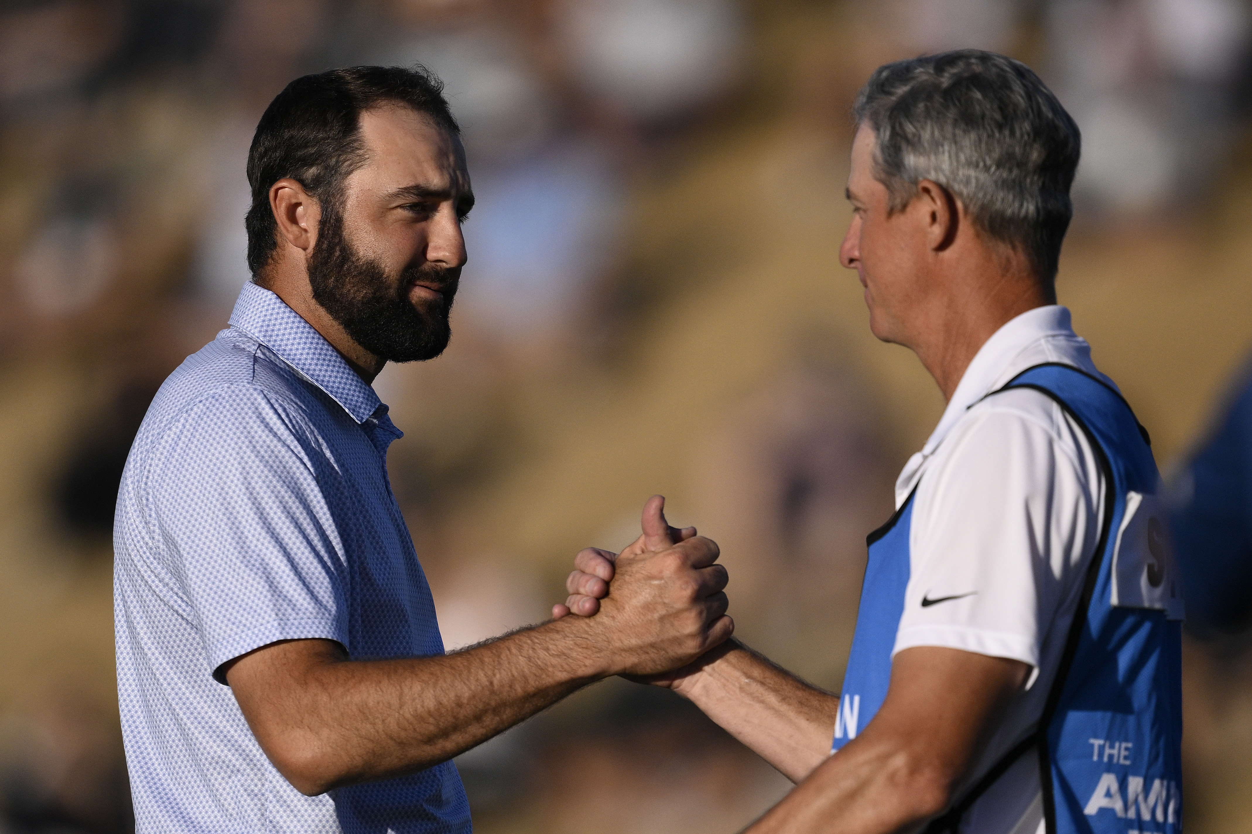 Scottie Scheffler shakes hands with his caddie