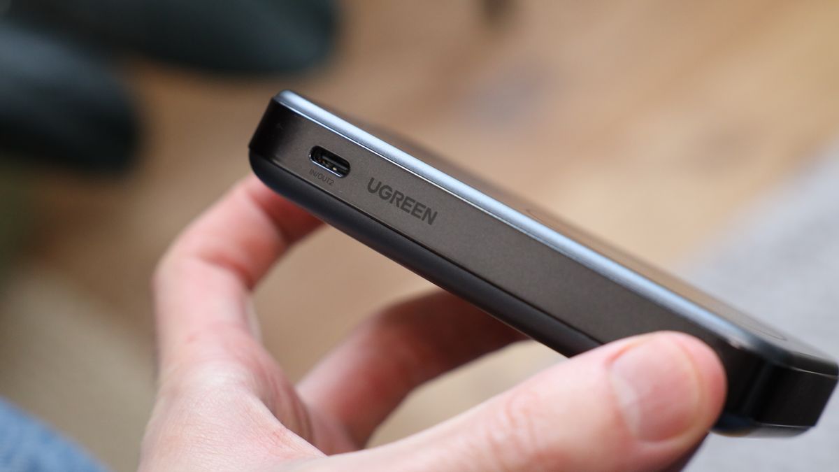 UGREEN MagSafe 10,000mAh held in a hand