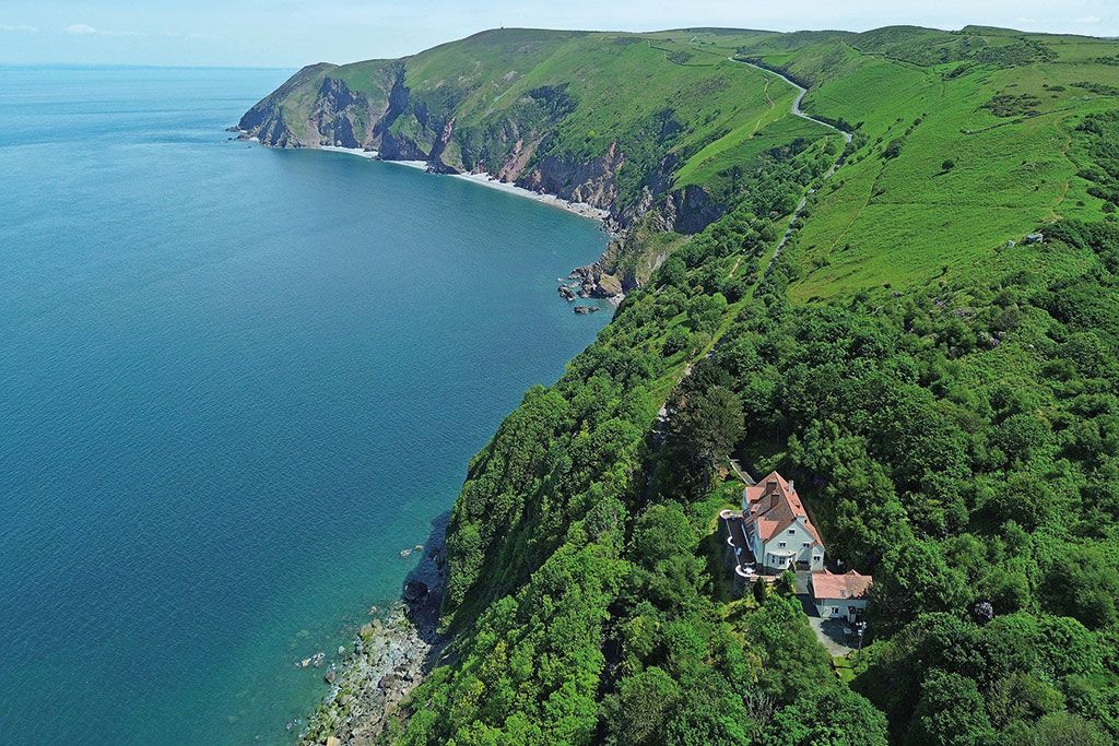Houses for sale in elevated locations: The Beacon, Countisbury Hill, Lynmouth, Devon