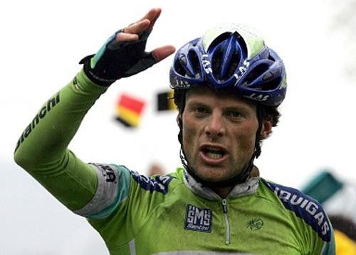 Danilo Di Luca (Liquigas) salutes as he wins La Fleche Wallonne