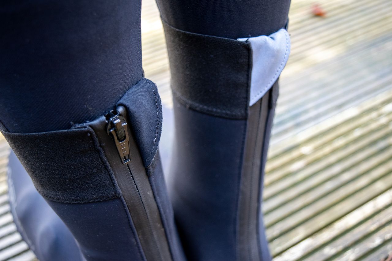 A rider wearing the Nalini B0W overshoes