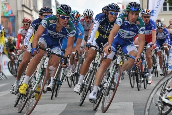 The peloton close up.