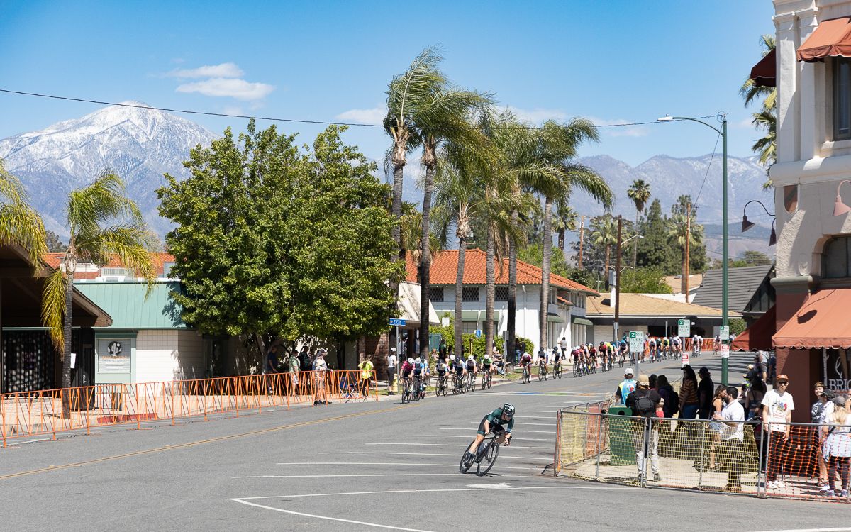 Two of the last three women's criteriums at Redlands have been won by solo riders who went off the front late in the race. Jenn Wheeler (Fount Cycling Guild #367) tried to make it three.