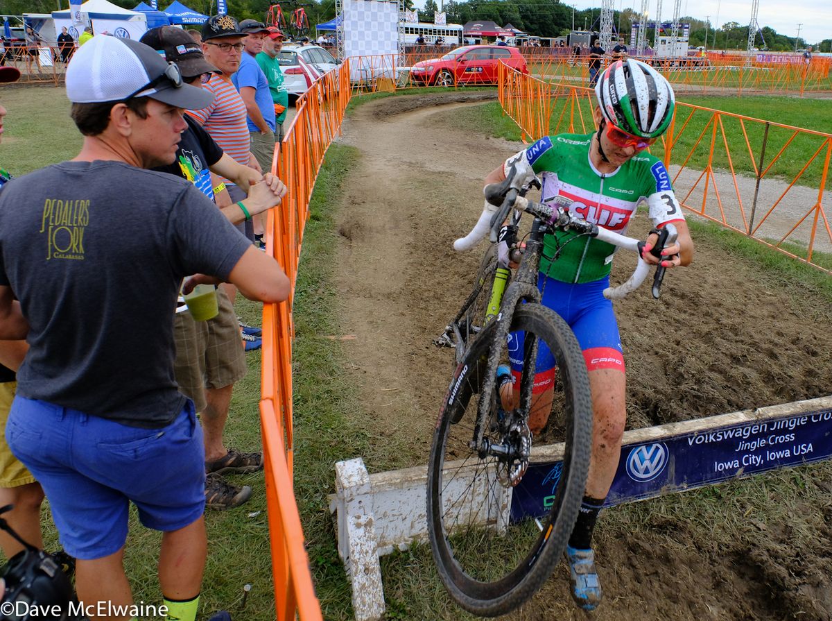 Eva Lechner (Cliff Pro Team) racing to a podium finish