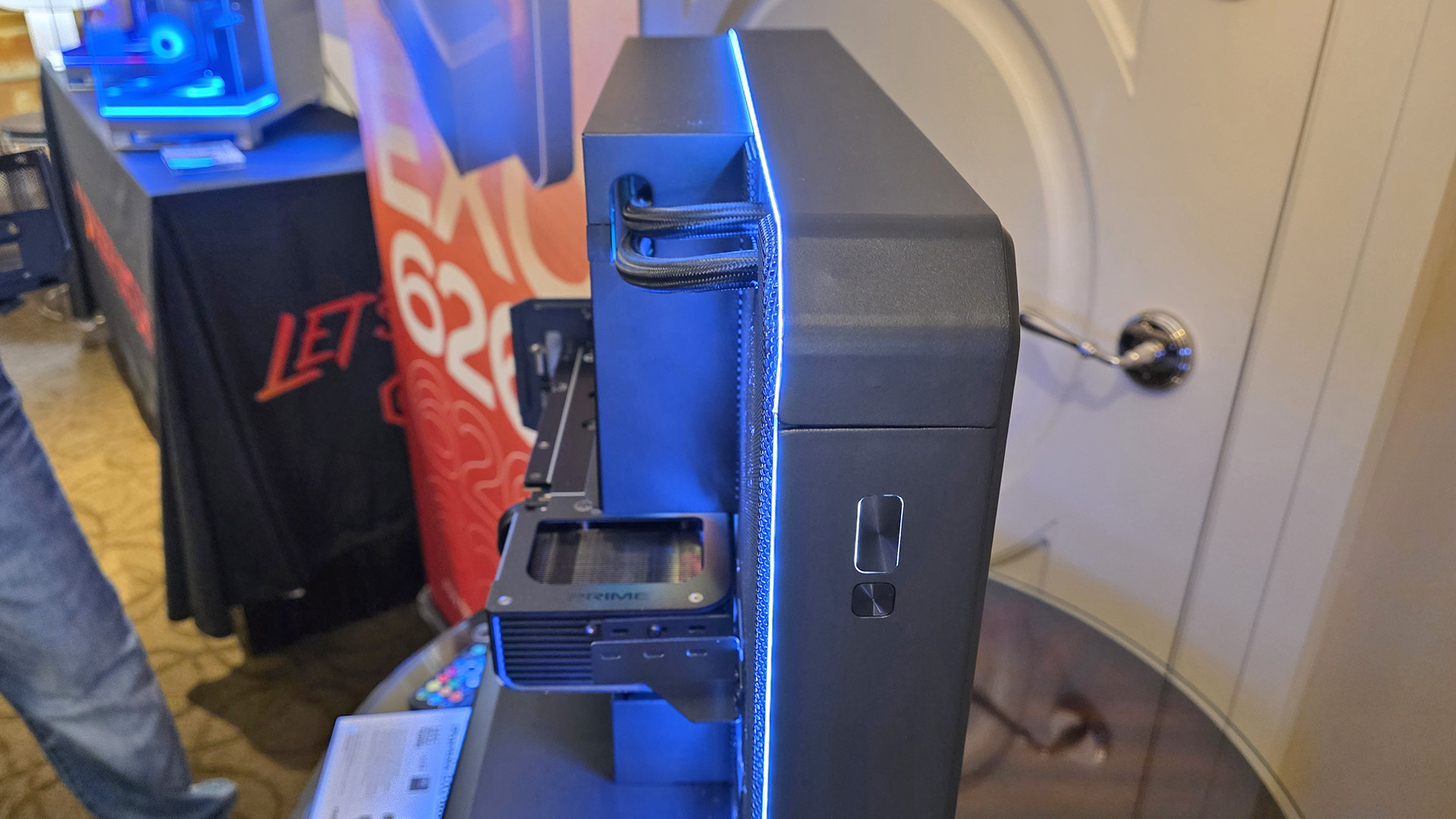 Power button on the Phanteks Exo 626s multi-chamber case 