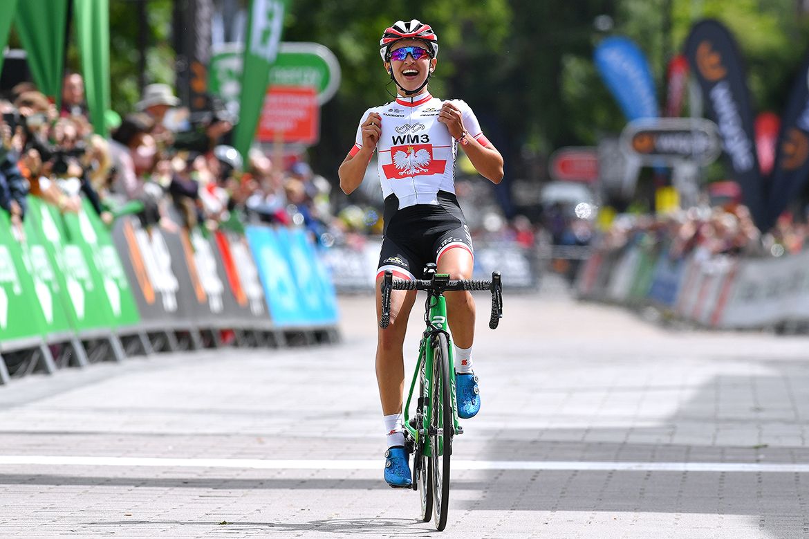 Kasia Niewiadoma shows off her national colours