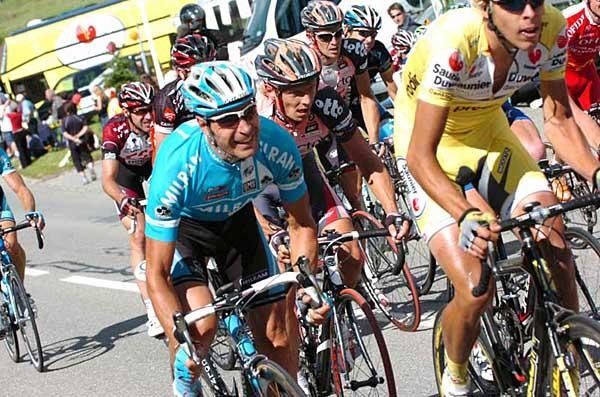 Erik Zabel (Milram) appears to be smiling, but he too wouldn't consider this a sprinter's finish.