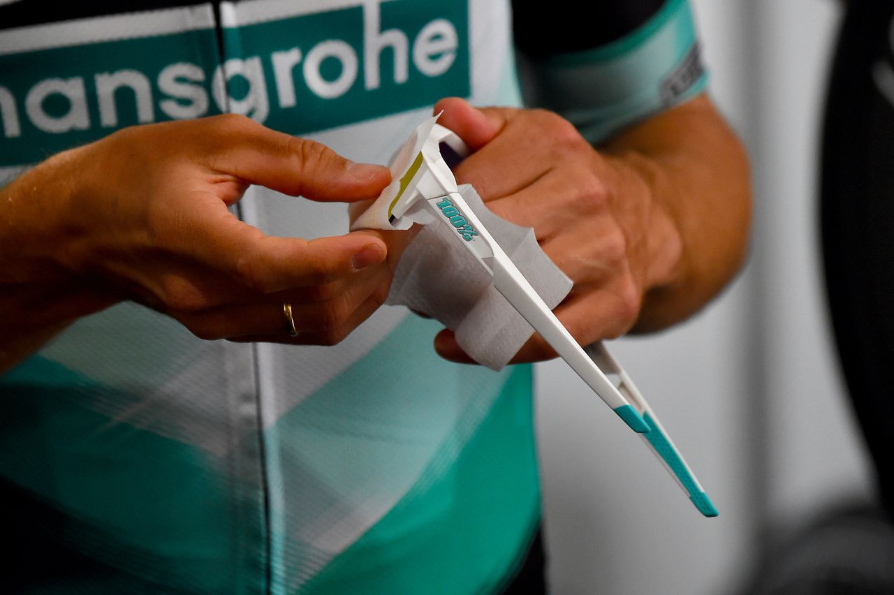 Cleaning the glasses before training