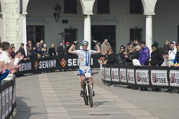 Denny Lupato wins the junior men's race.