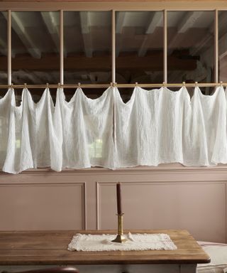 French cafe curtains trend for kitchens