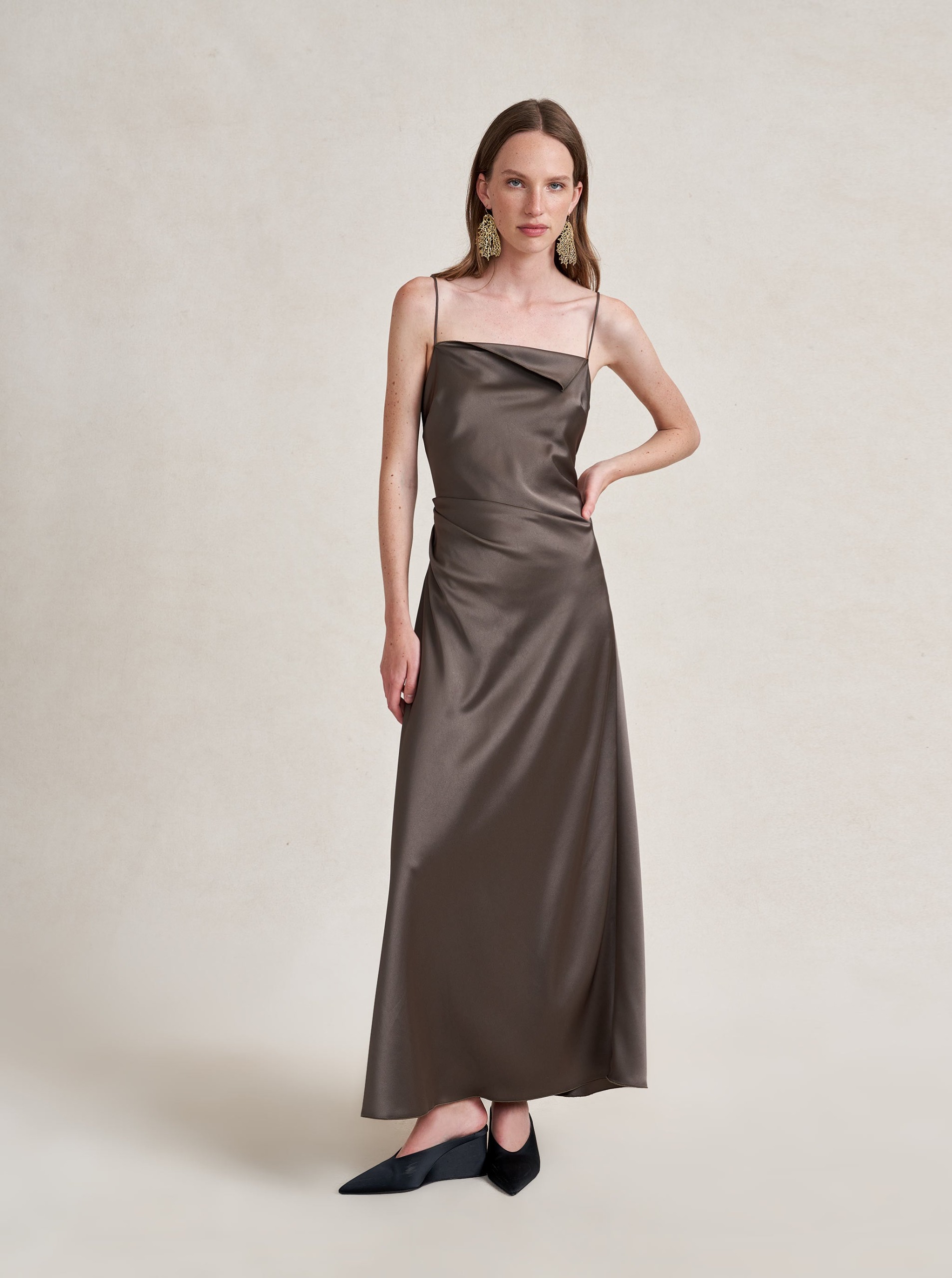 Horatio Dress 00 in Brown