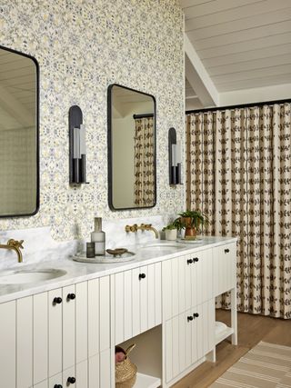 bathroom with patterned wallpaper and curtains