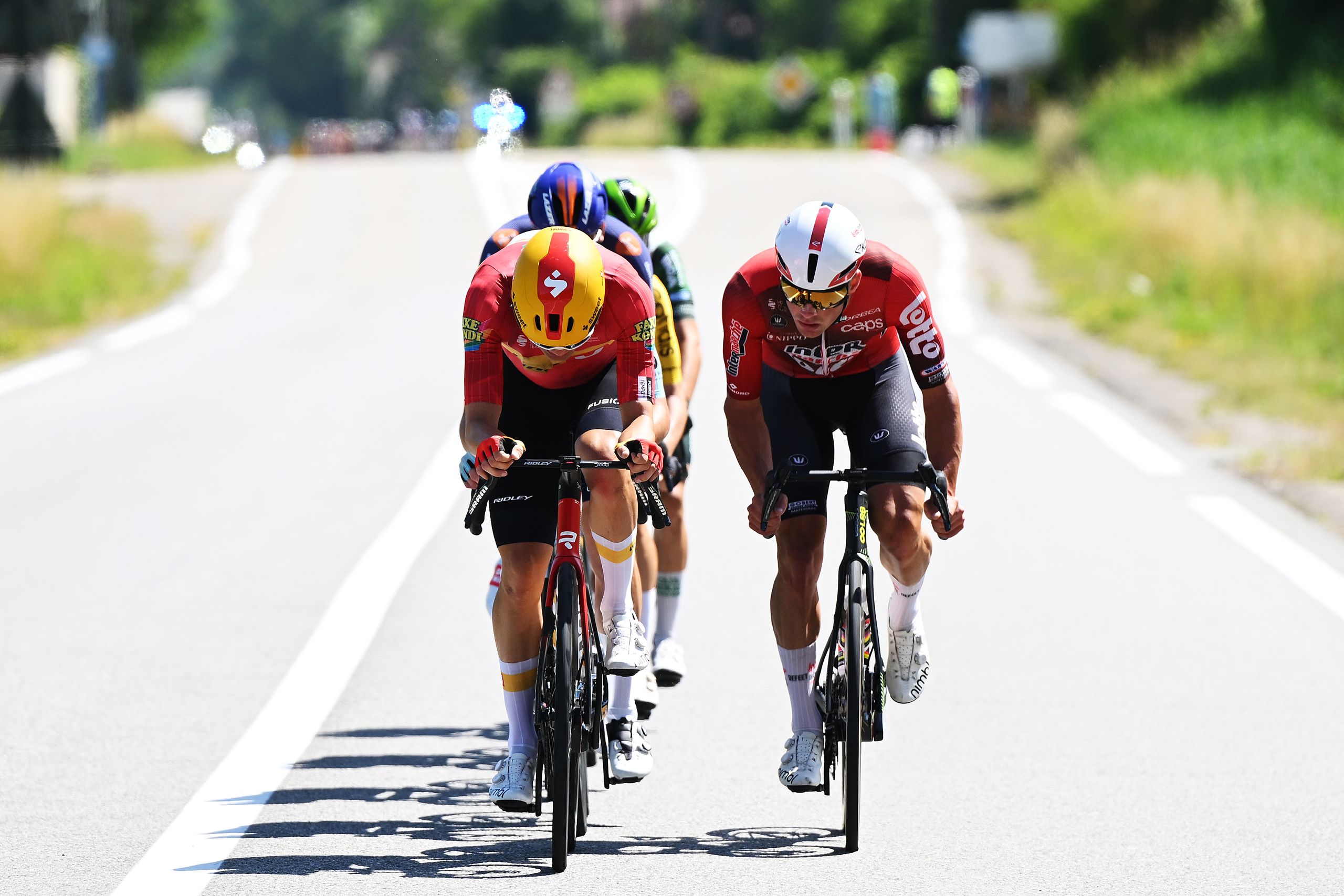 Critérium du Dauphiné – Tour Auvergne-Rhône-Alpes stage 2 LIVE – Peloton lets 10 riders go clear after hour-long fight