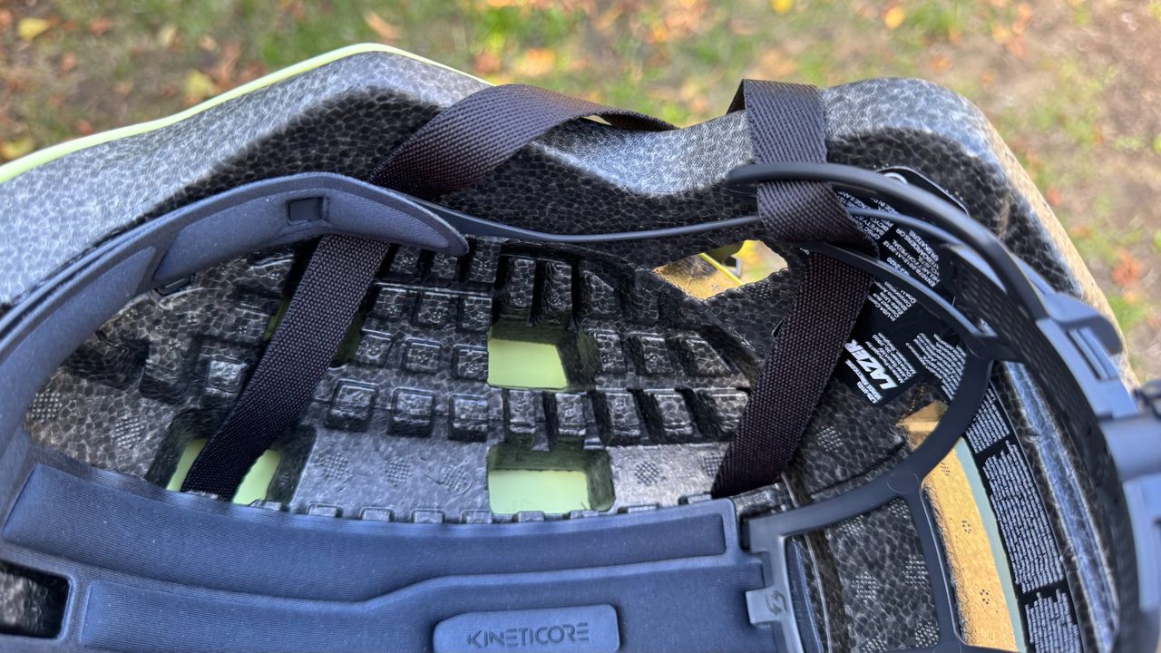The staps and cradle on Lazer's Verde Kineticore helmet