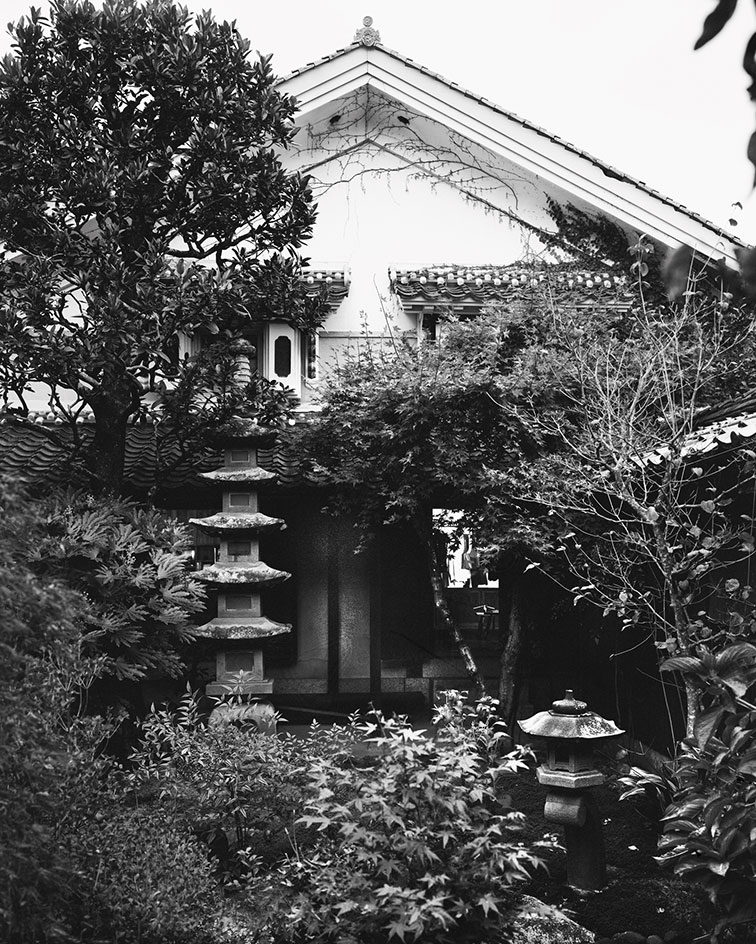 Les Six concept store traditional Japanese garden