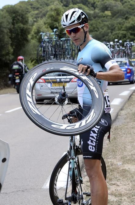 Gert Steegmans (Omega Pharma - QuickStep) requires assistance