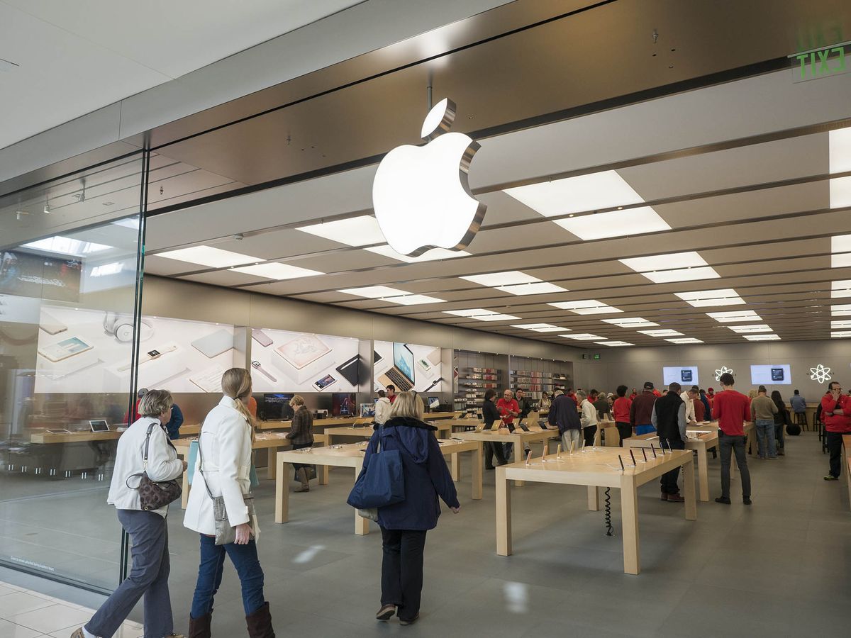 Apple Stores to celebrate holidays with magical front window