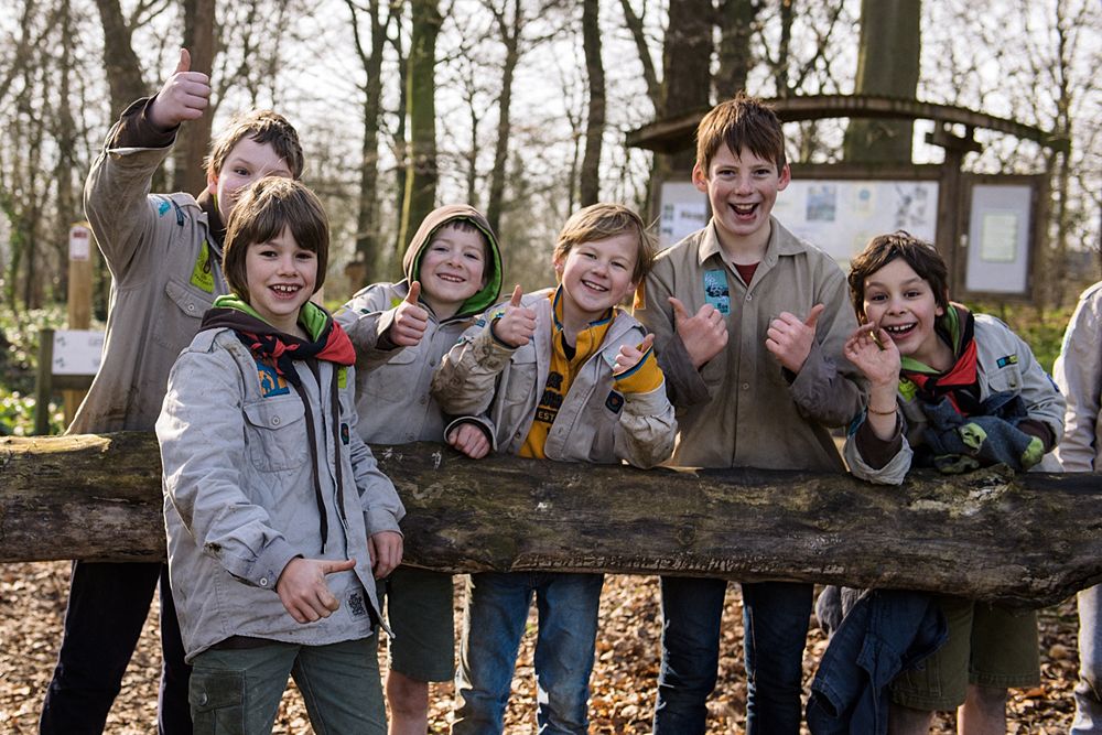 Scouts come out to show their support - 2016 Omloop het Nieuwsblad - Elite Women