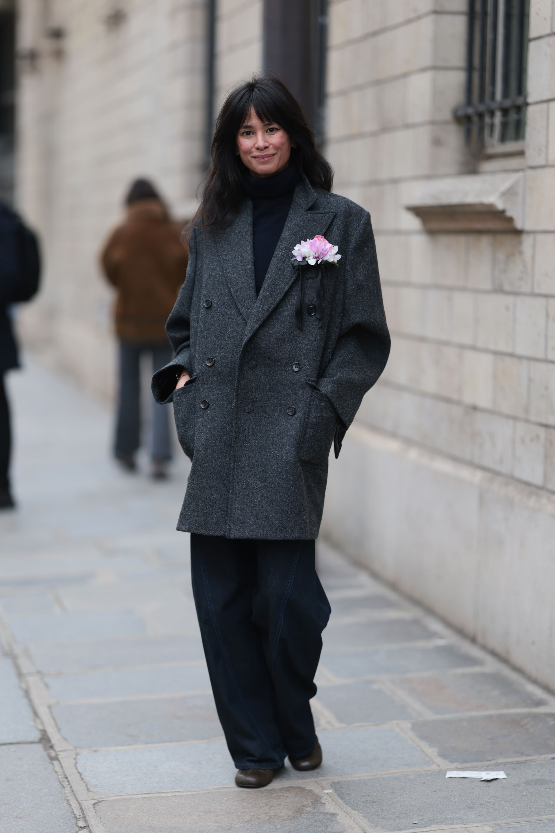Flower brooch street style