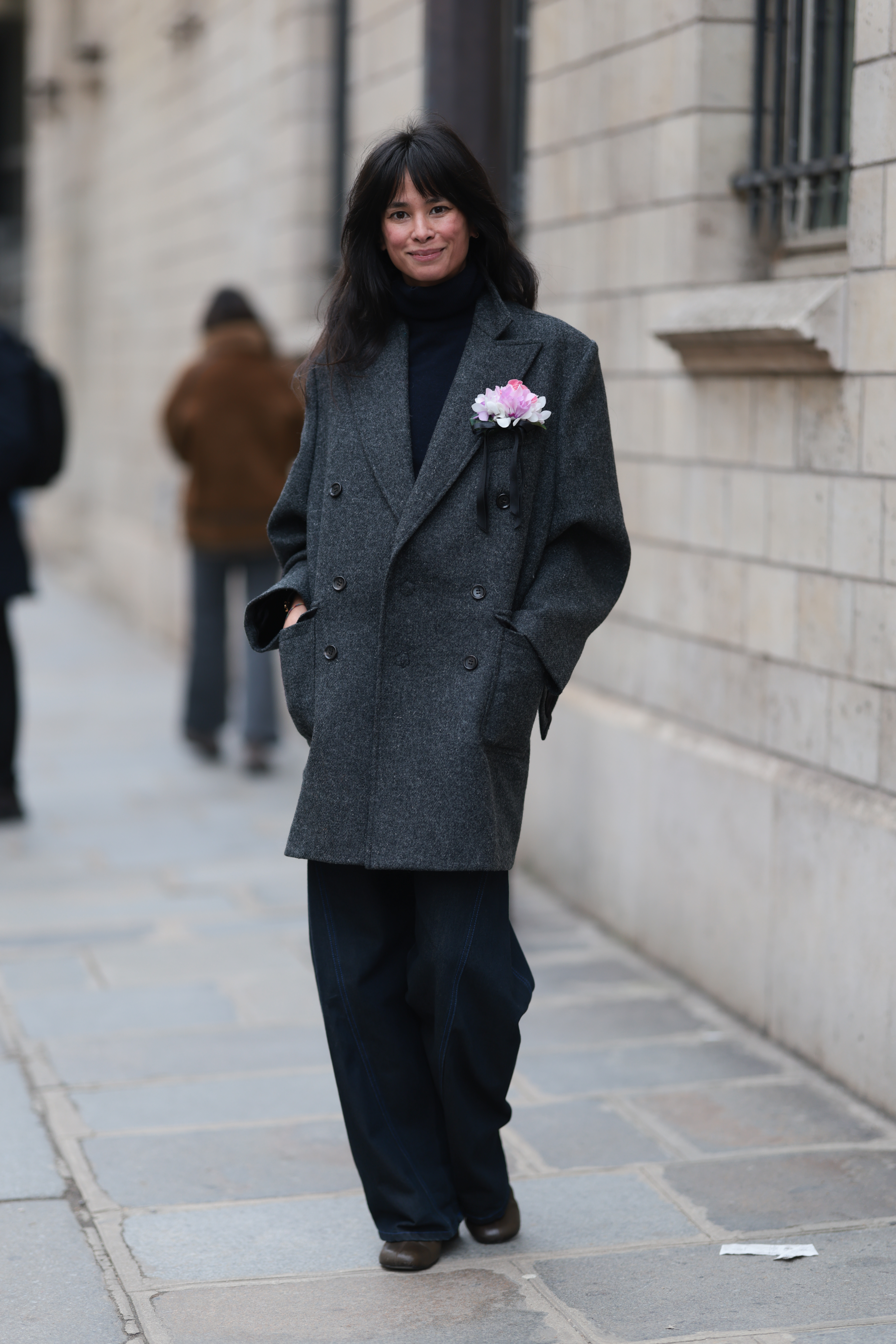 Flower brooch street style