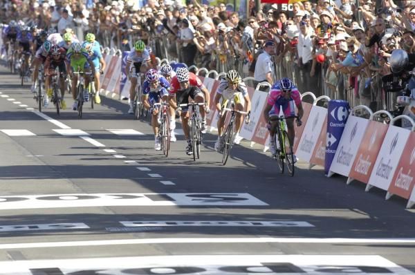 Alessandro Petacchi (Lampre-Farnese Vini) is about to win in Brussels
