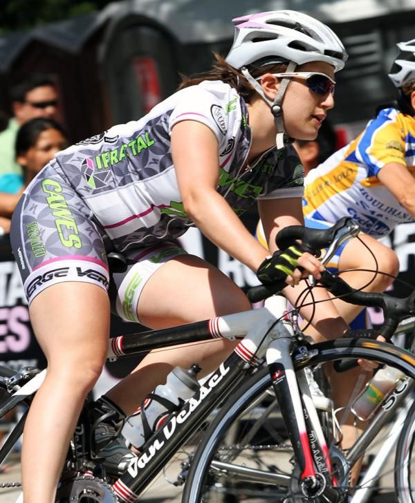 A determined Leah Oppenheimer (CAWES p/b Specialized) holds her own with the pro women.