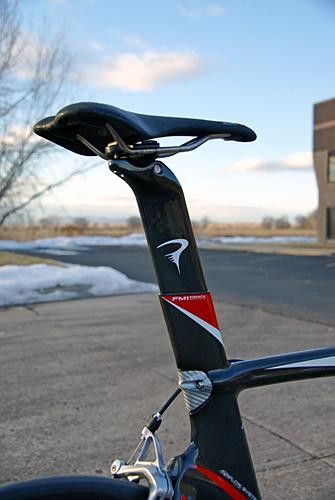 A conventional telescoping seatpost makes for easy adjustments.