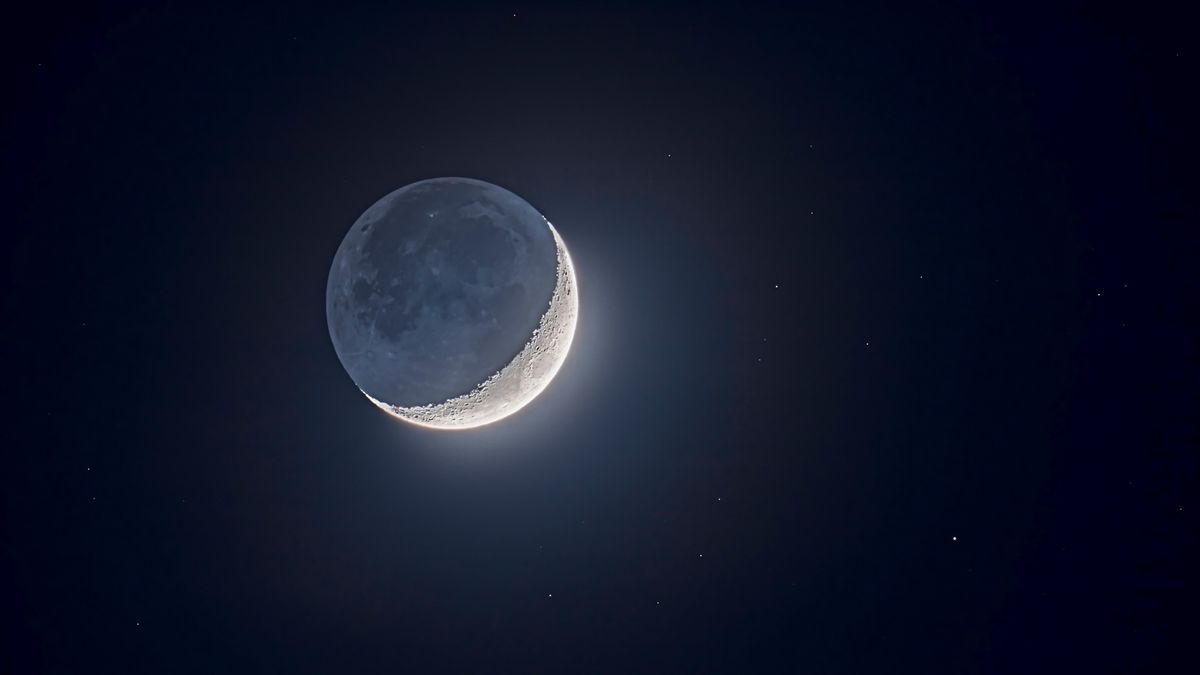earthshine on a crescent moon