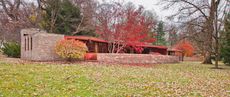 Auction an Illinois house by Frank Lloyd Wright