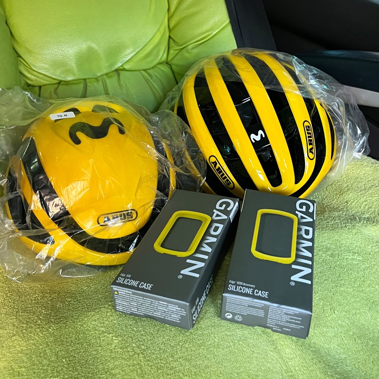 Yellow everything for Annemiek van Vleuten