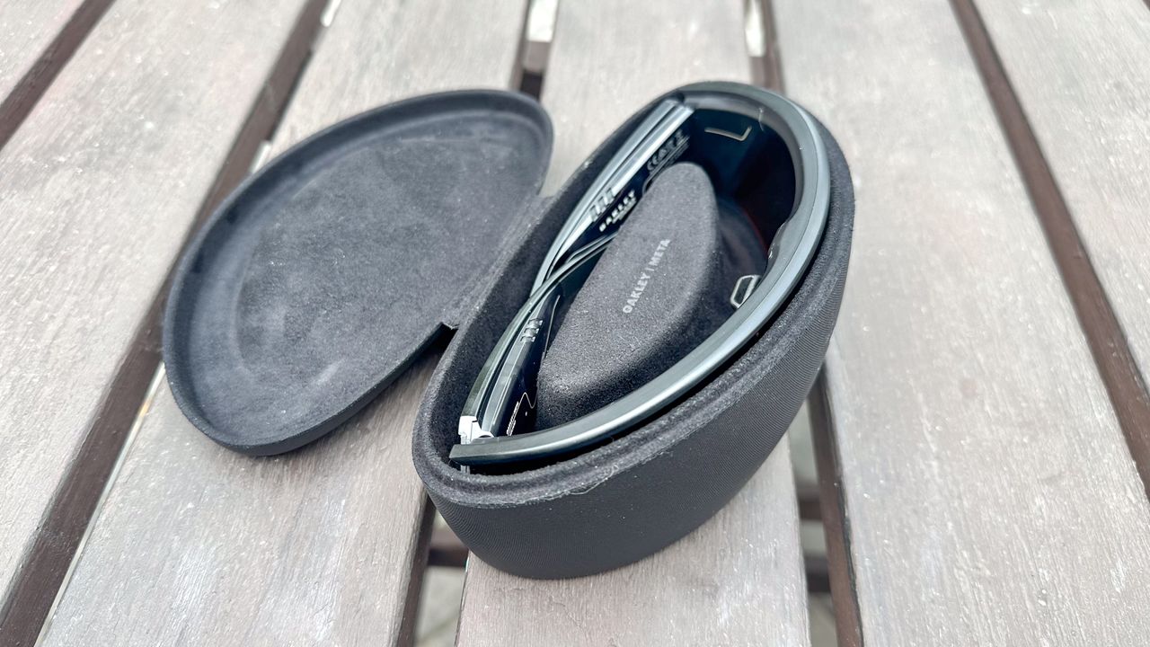 Oakley Meta Vanguard in charging case