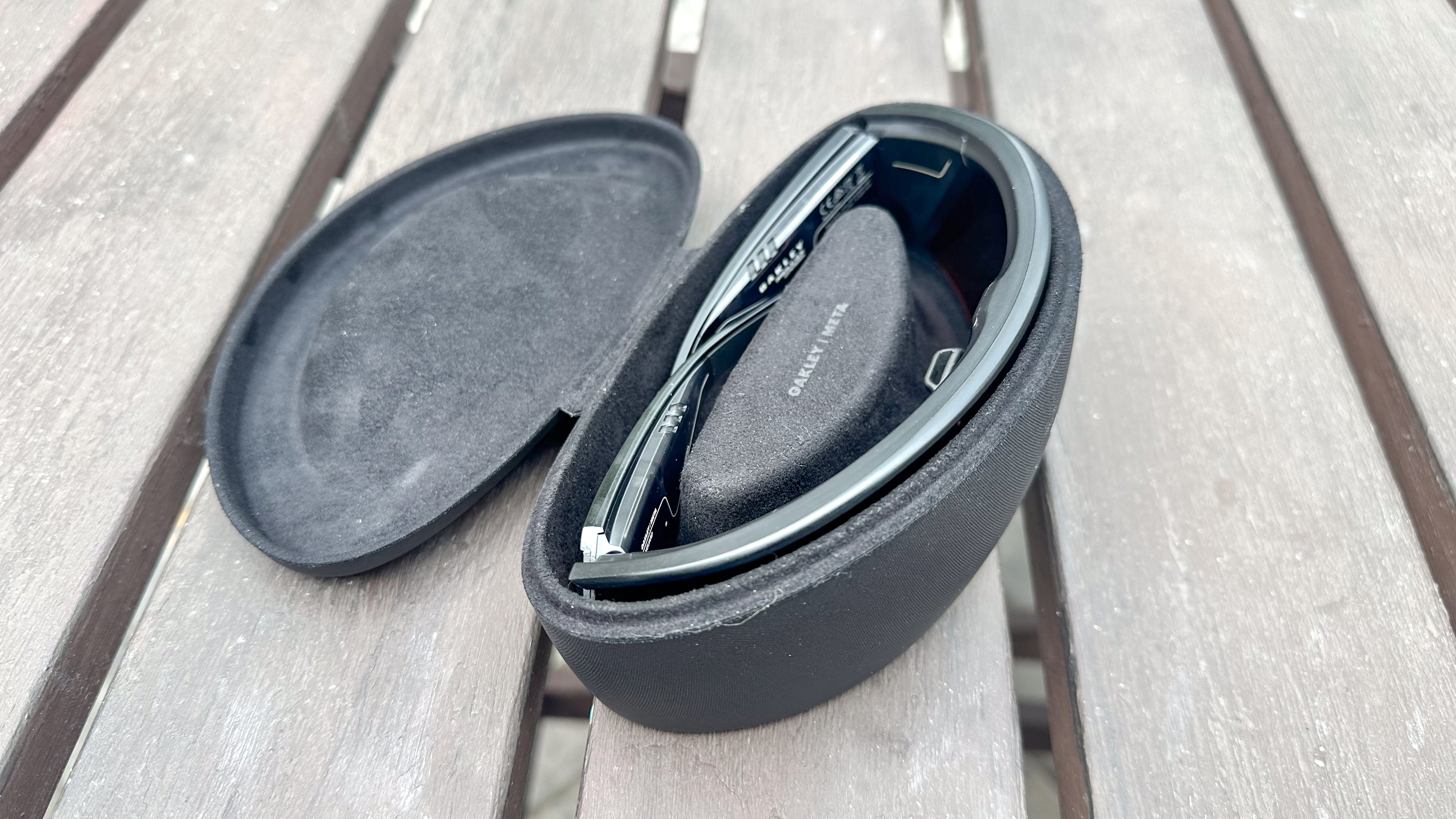 Oakley Meta Vanguard in charging case