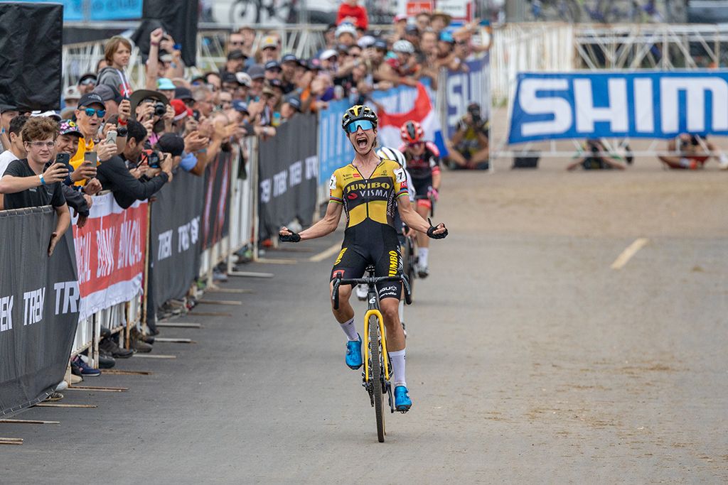 Marianne Vos takes the win at the UCI Waterloo Cyclo-cross World Cup in the elite women's race 2021