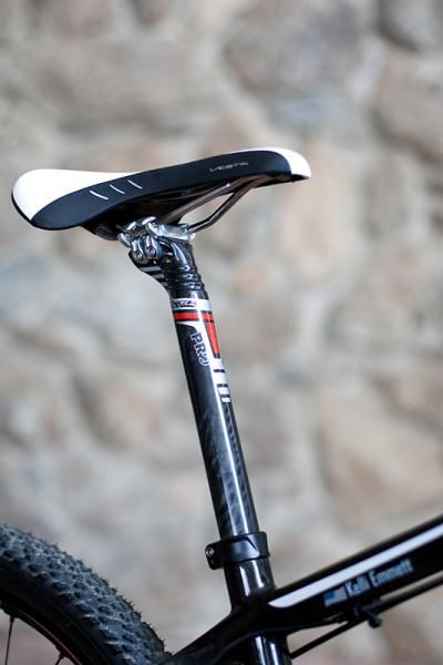 The PRO XCR carbon fiber seatpost is topped with fi'zi:k's new Vesta saddle.