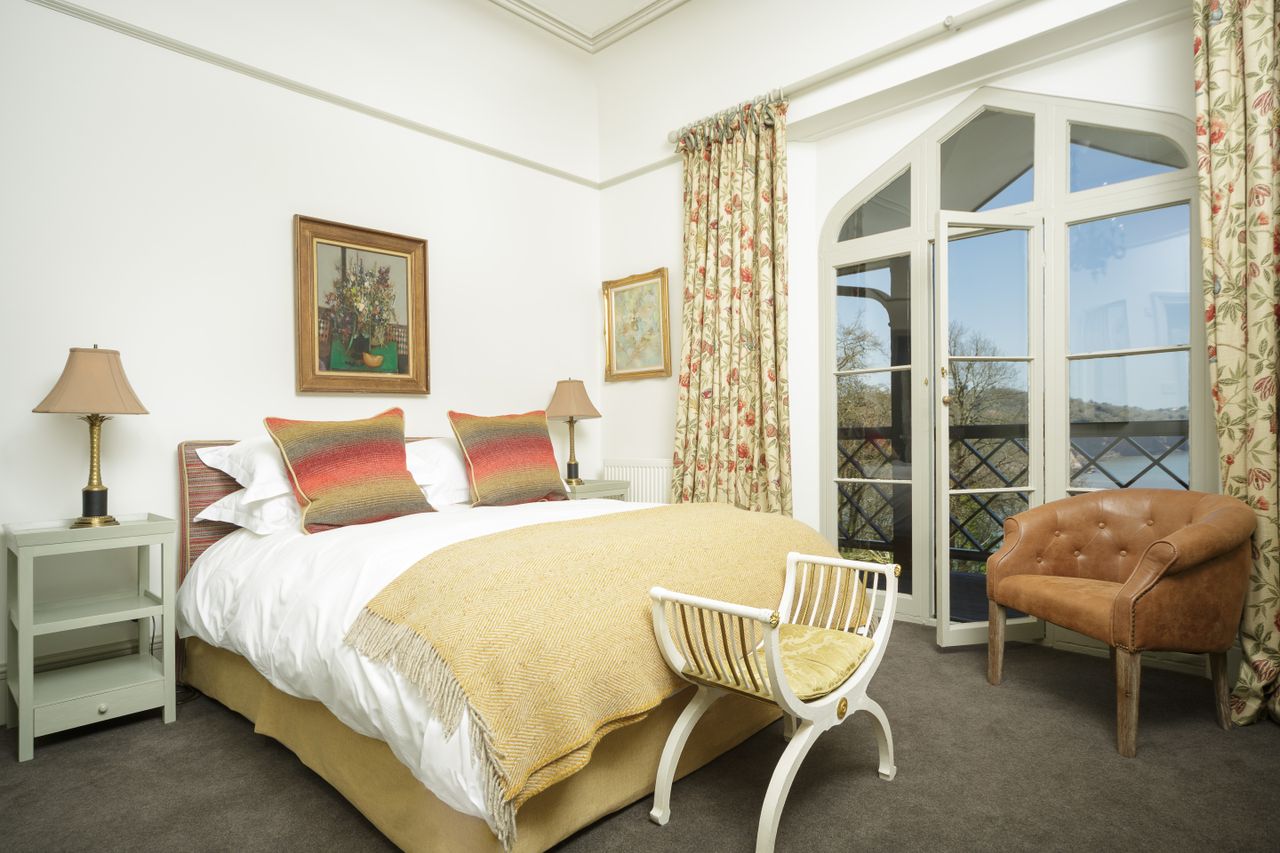 Cary Arms &amp; Spa bedroom