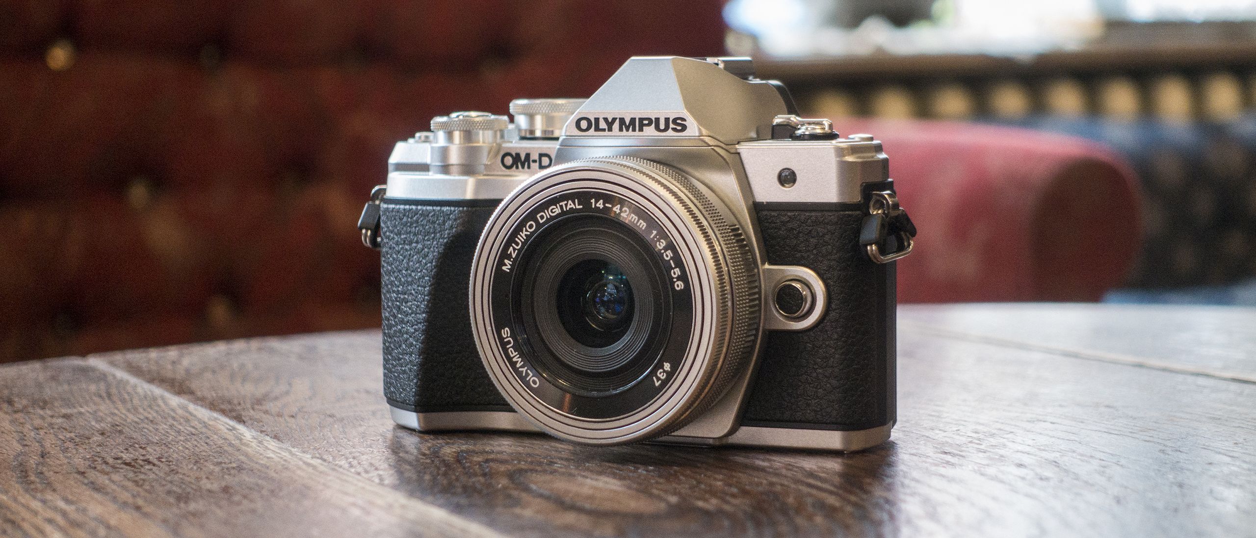 シャッター数 1,777回 OLYMPUS OM-D E-M10III Olympus OM-D E-M10 III offers 4K video, bigger dials and