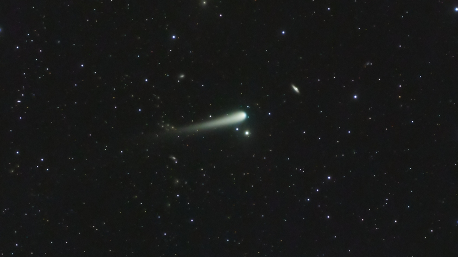  Comet predicted to light up Earth's skies this fall may be falling apart 