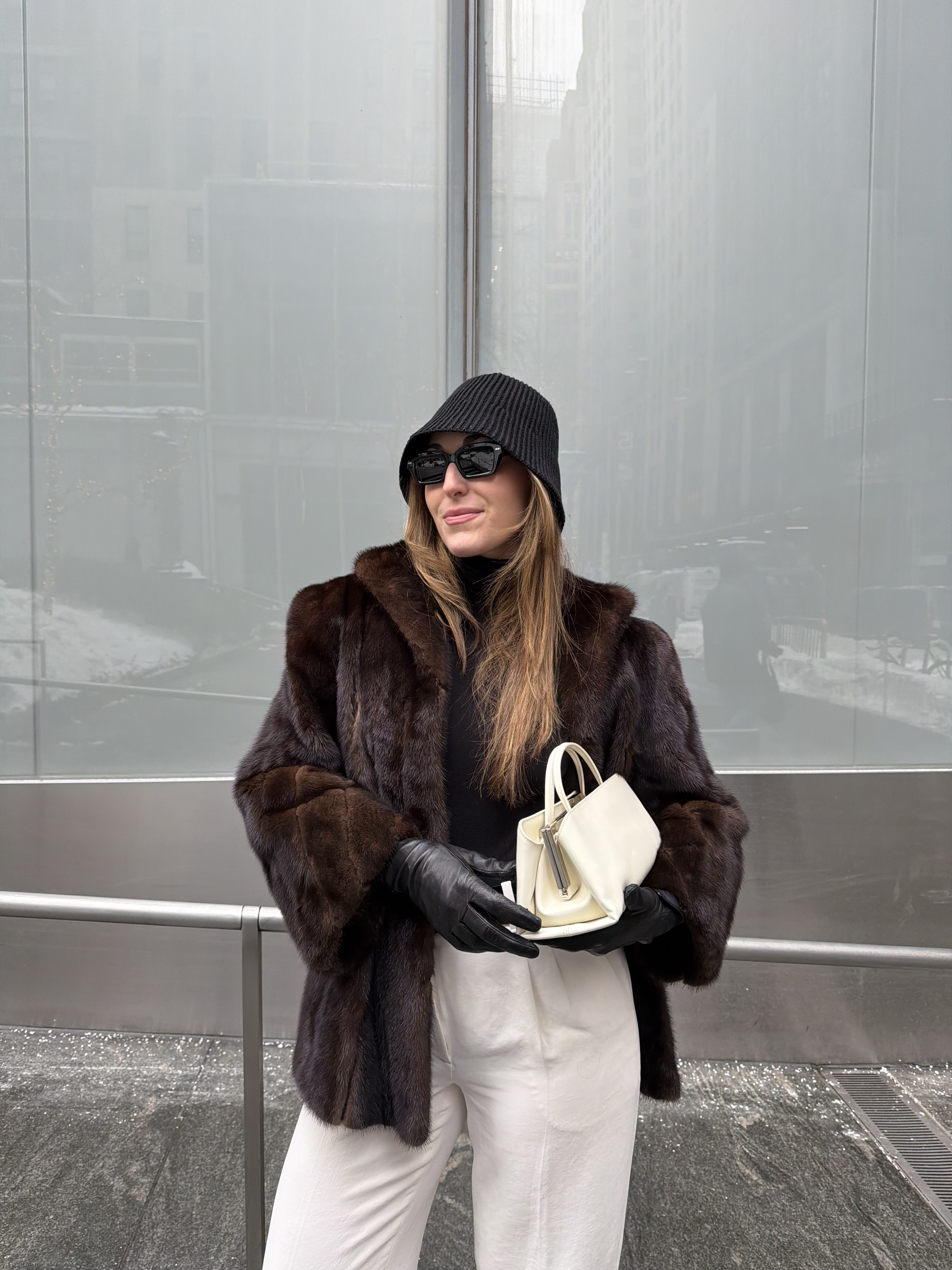 Anna LaPlaca carrying a Verafied Eclair Bag