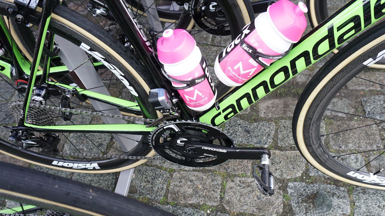 Sebastian Langeveld's Cannondale was equipped with a Shimano Dura-Ace 9000 series front derailleur