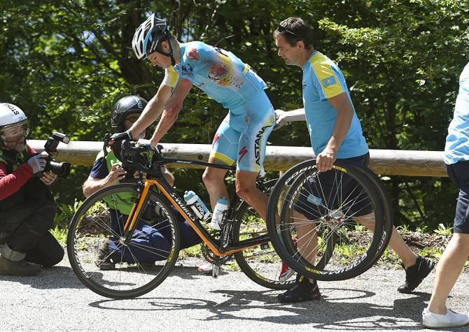 Jakob Fuglsang (Astana) gets going again after his crash on stage 13
