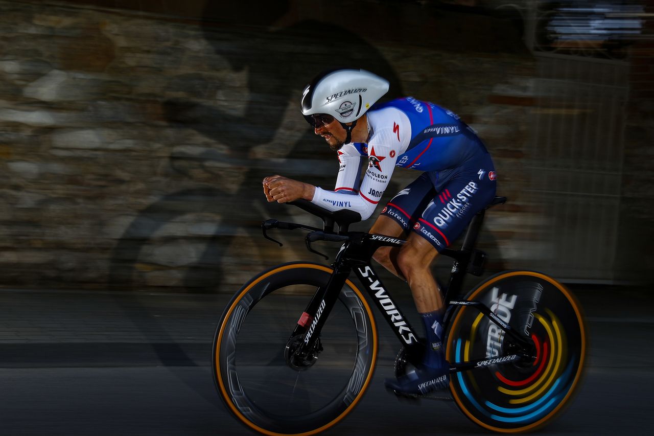 Tirreno Adriatico 2022 - 57th Edition - 1st stage Lido di Camaiore - Lido di Camaiore 13,9 km - 07/03/2022 - Julian Alaphilippe (FRA - Quick-Step Alpha Vinyl Team) - photo Luca Bettini/SprintCyclingAgency&Acirc;&copy;2022