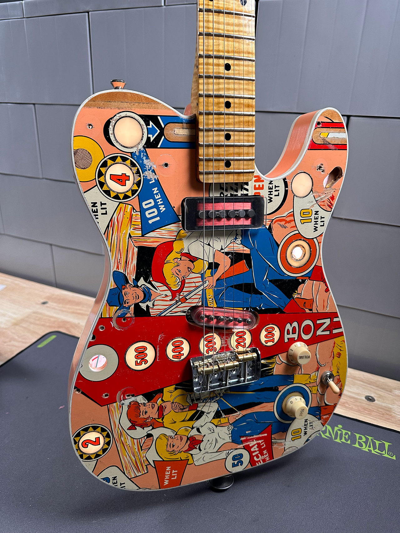 Rick Nielsen&amp;rsquo;s pinball guitar