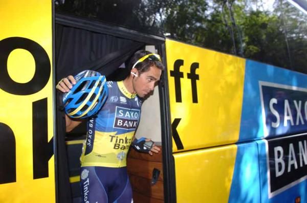 Alberto Contador (Saxo Bank-Tinkoff Bank) descends from the team bus.