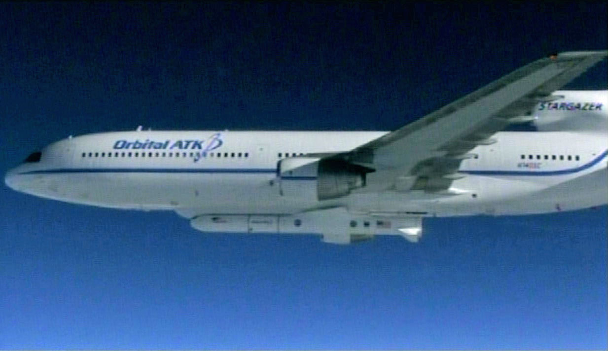 The Orbital ATK L-1011 carrier plane, the Stargazer, is seen in midflight during its first attempt to launch NASA&#039;s CYGNSS hurricane satellite mission aboard a Pegasus XL rocket (visible here attached to the plane&#039;s belly) in this photo taken from a chase