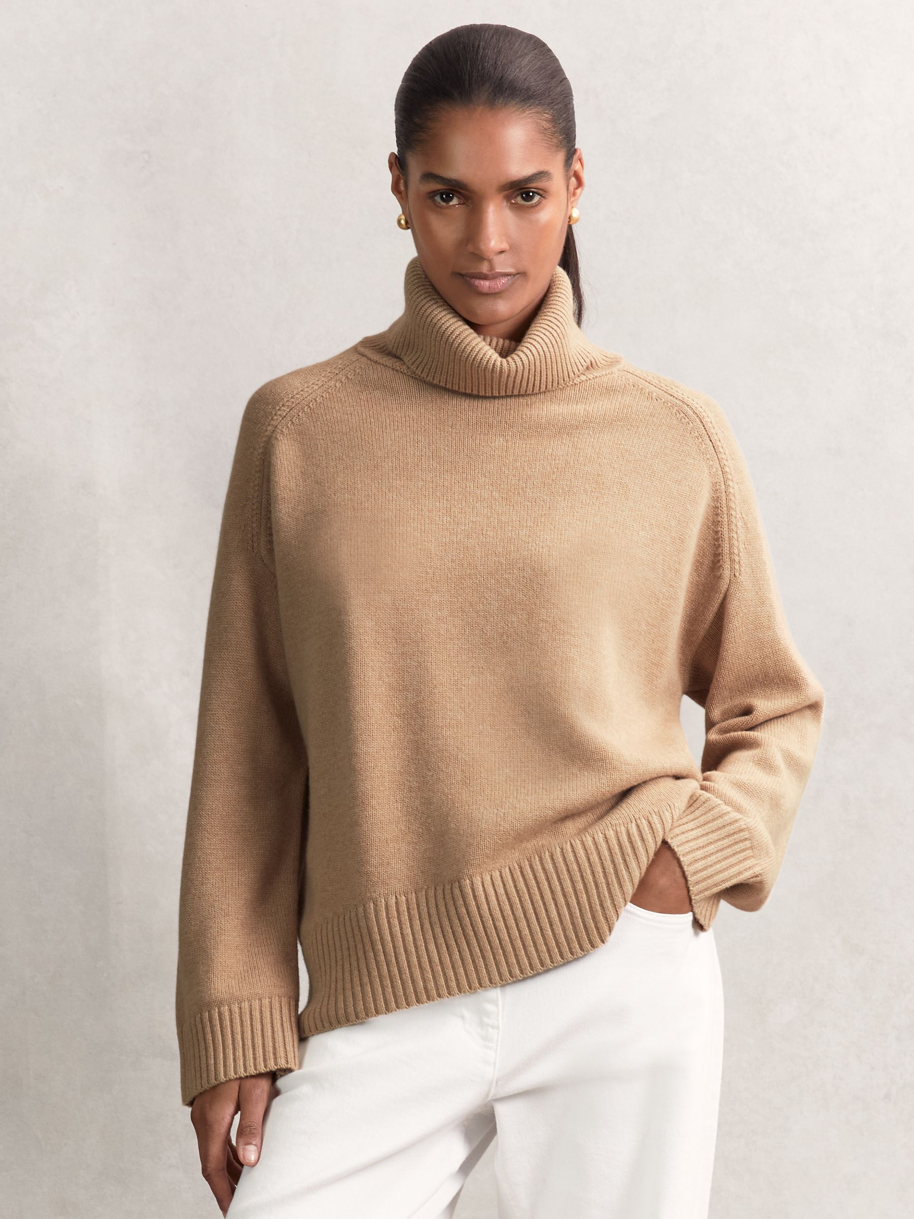 Wool-Cashmere Roll-Neck Jumper in Camel