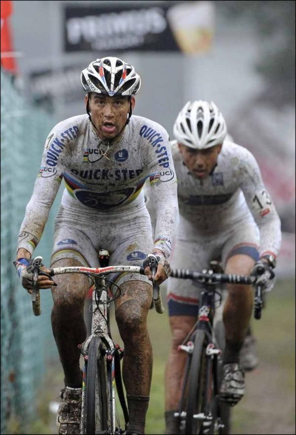 Zdenek Stybar (QuickStep) leads Sven Nys (Landbouwkrediet)