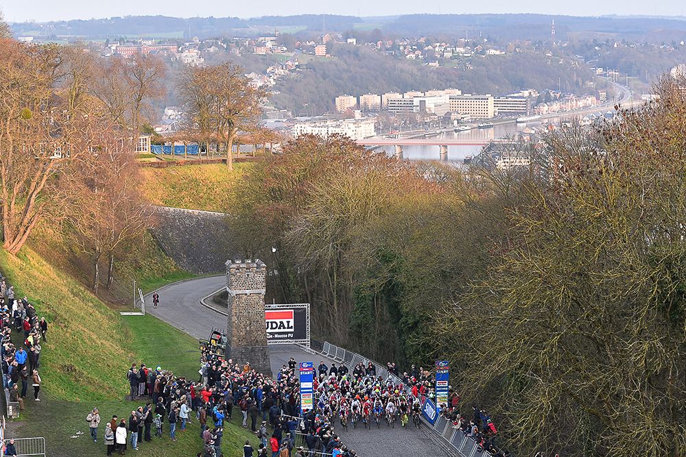 The elite men start in Namur.