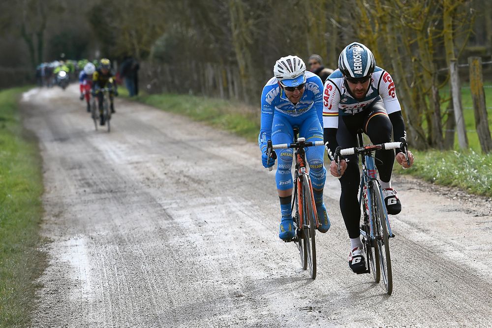 Attacks go as the peloton covers the gravel section at Paris-Nice.