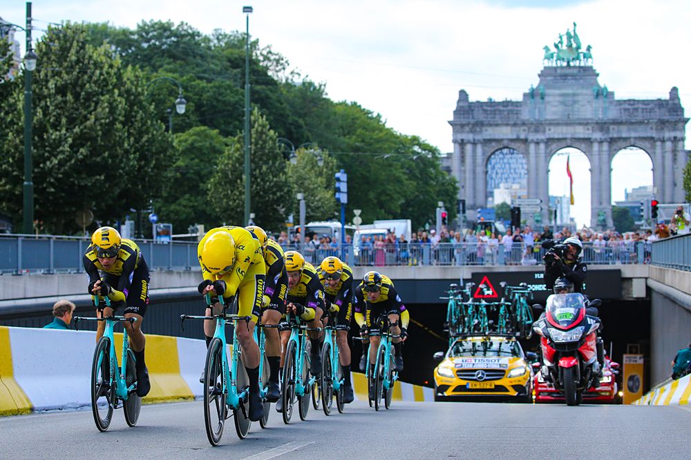 Jumbo-Visma in the team time trial with yellow jersey Mike Teunissen