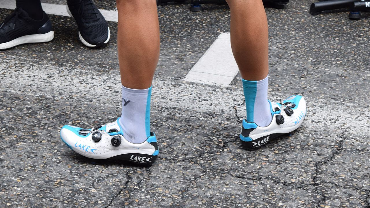 Jonathan Castroviejo shows off his custom Lake shoes in Team Sky colours